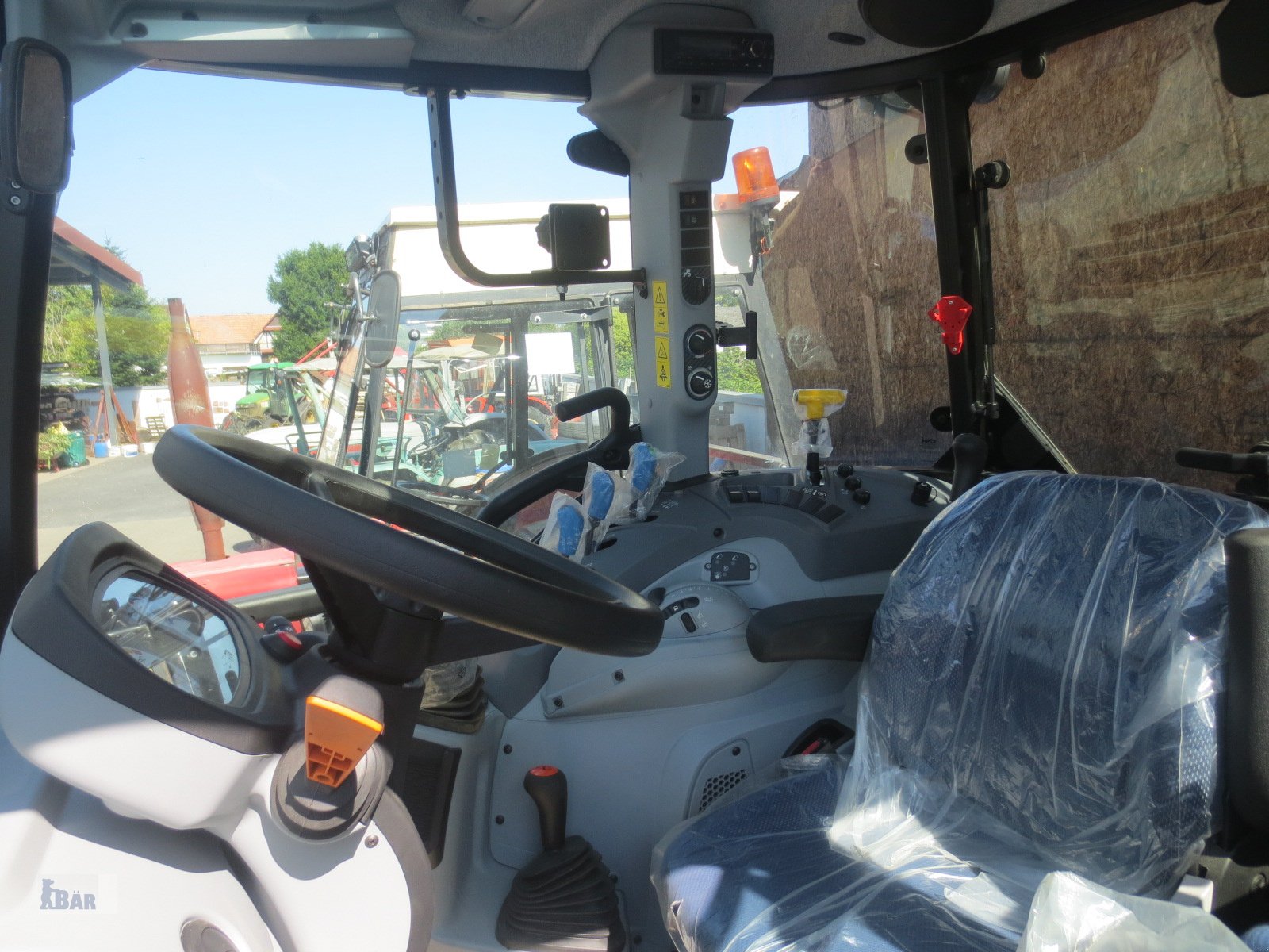 Traktor des Typs New Holland T 5.80 DC, Neumaschine in Neuried - Altenheim (Bild 9)