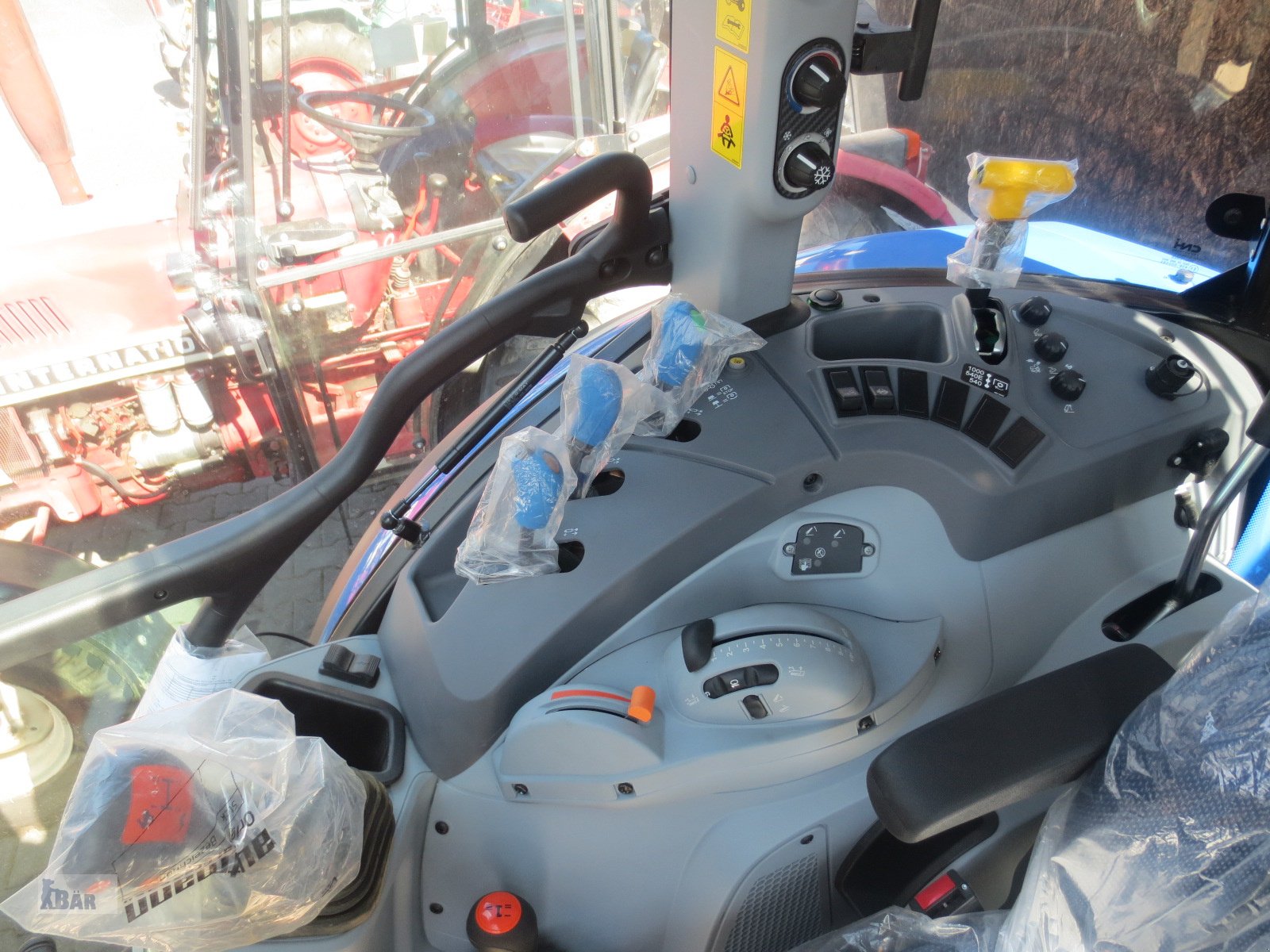 Traktor des Typs New Holland T 5.80 DC, Neumaschine in Neuried - Altenheim (Bild 10)