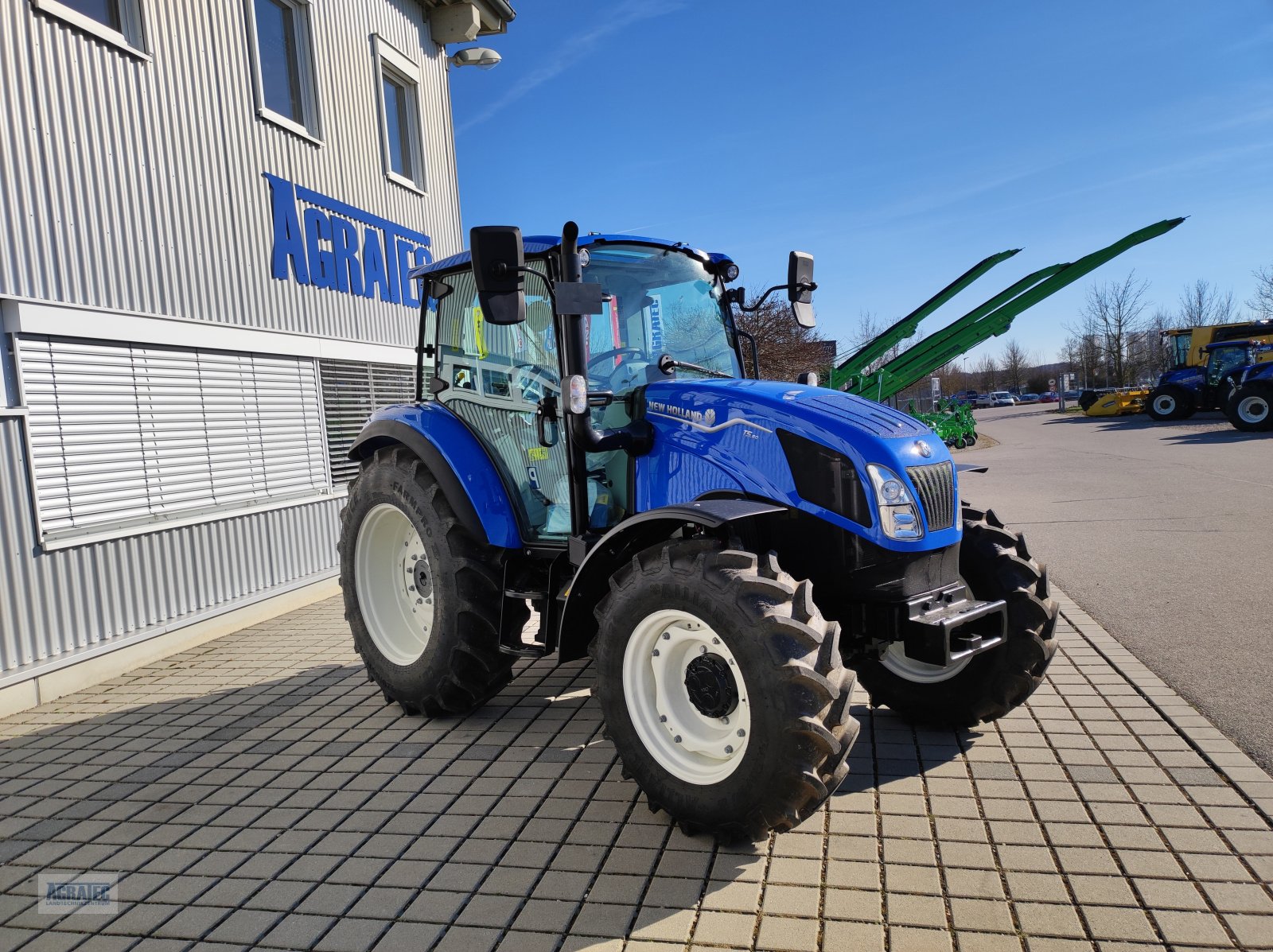 Traktor des Typs New Holland T 5.80, Neumaschine in Salching bei Straubing (Bild 5)