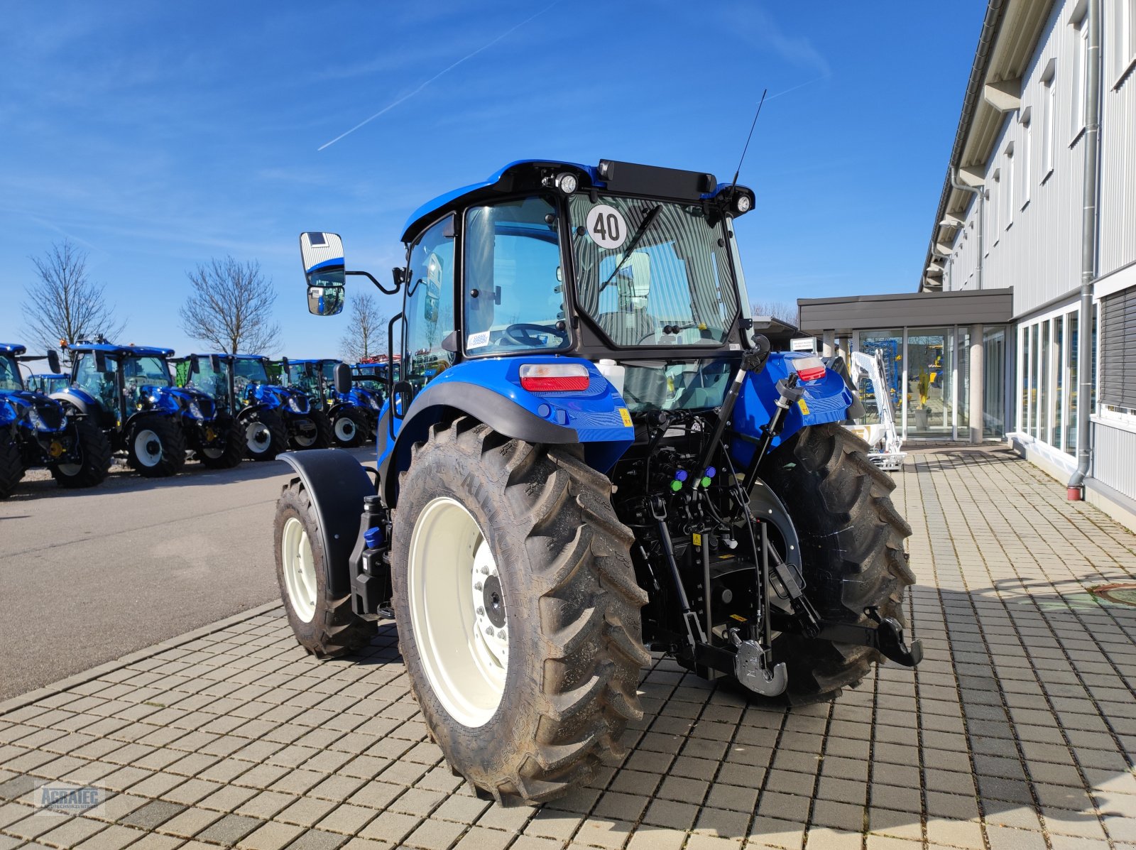 Traktor des Typs New Holland T 5.80, Neumaschine in Salching bei Straubing (Bild 8)