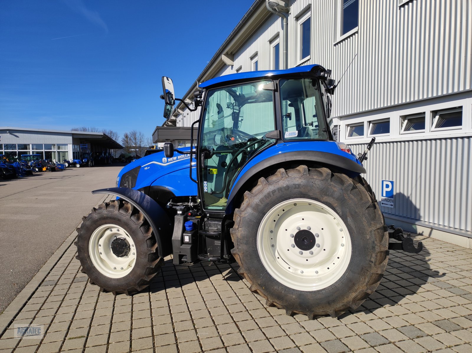 Traktor des Typs New Holland T 5.80, Neumaschine in Salching bei Straubing (Bild 10)
