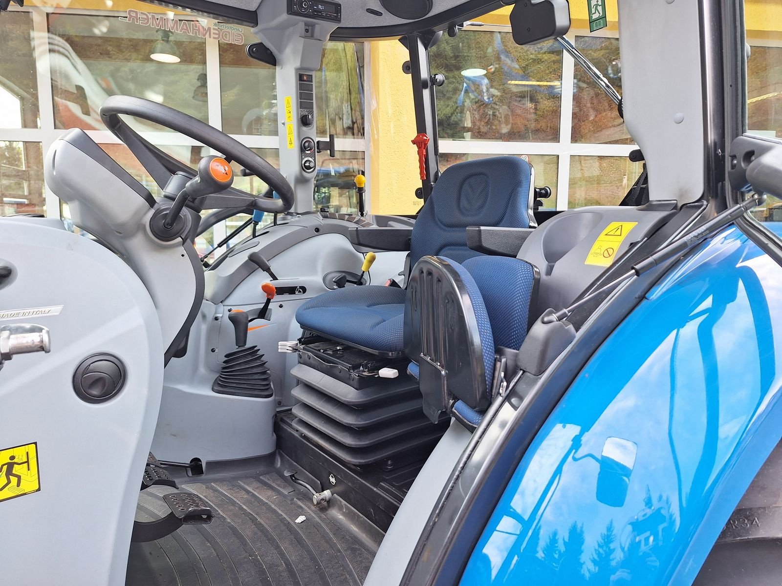 Traktor van het type New Holland T 5.85, Gebrauchtmaschine in Burgkirchen (Foto 11)