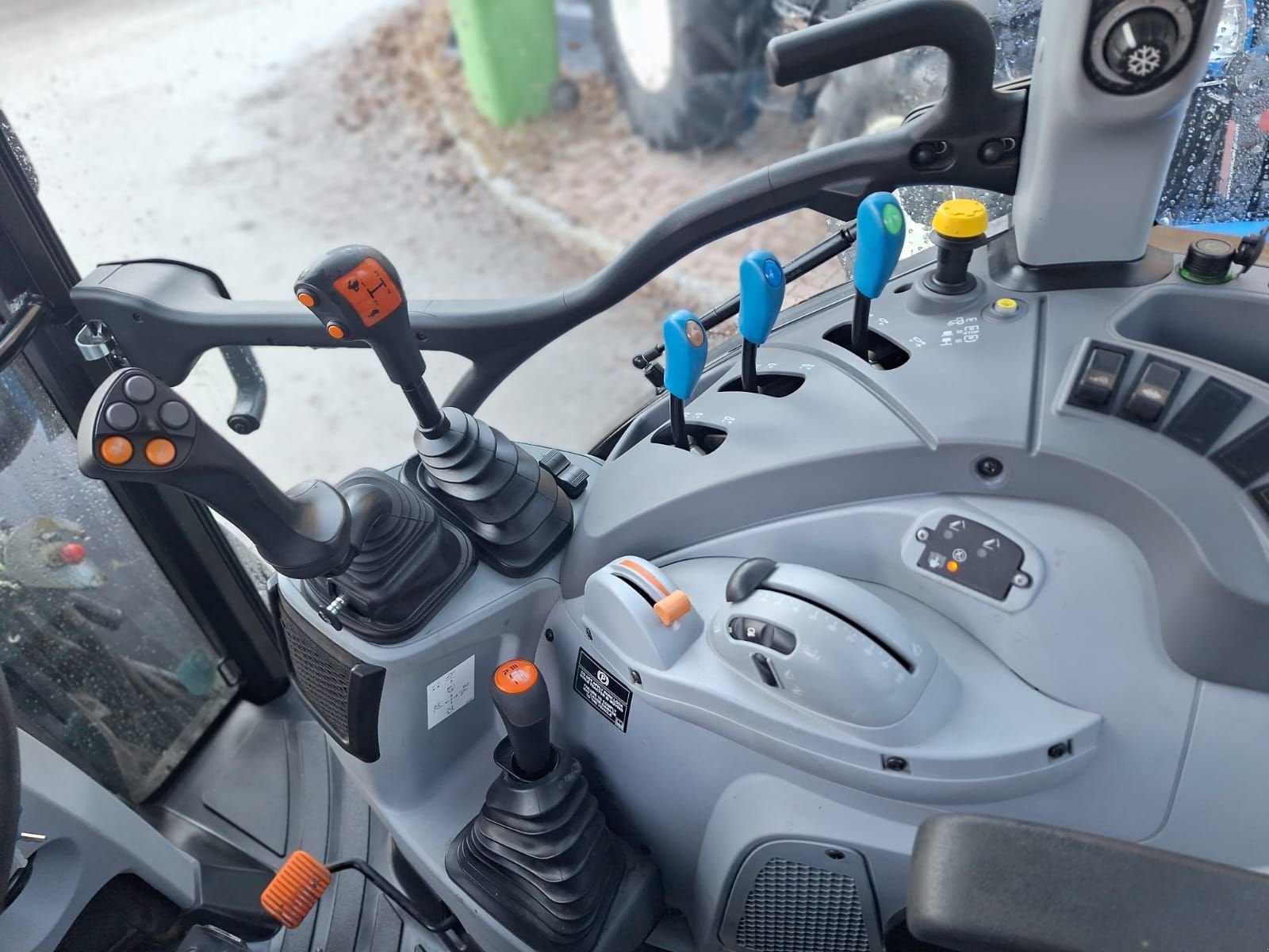 Traktor типа New Holland T 5.85, Gebrauchtmaschine в Burgkirchen (Фотография 2)