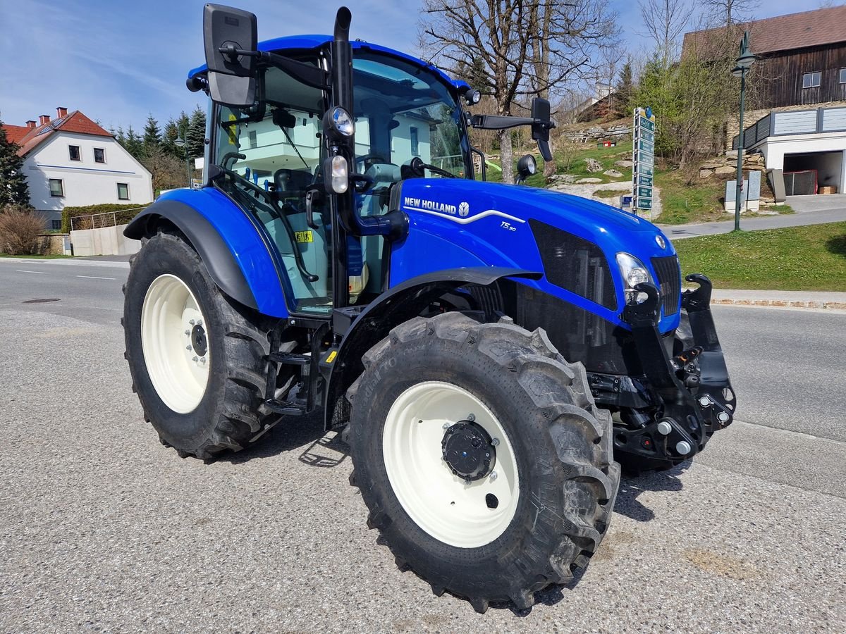 Traktor des Typs New Holland T 5.90 DC, Neumaschine in Bad Traunstein (Bild 9)