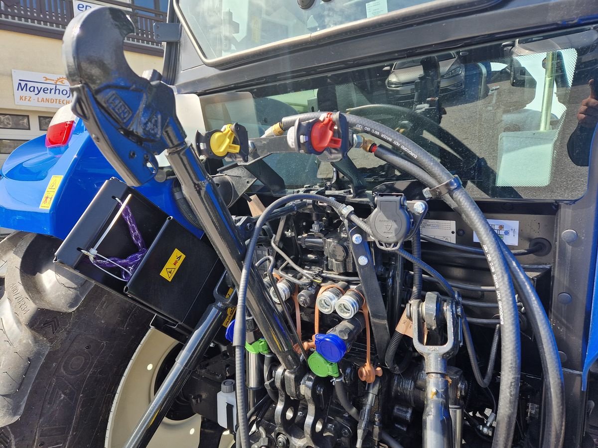 Traktor des Typs New Holland T 5.90 DC, Neumaschine in Bad Traunstein (Bild 11)