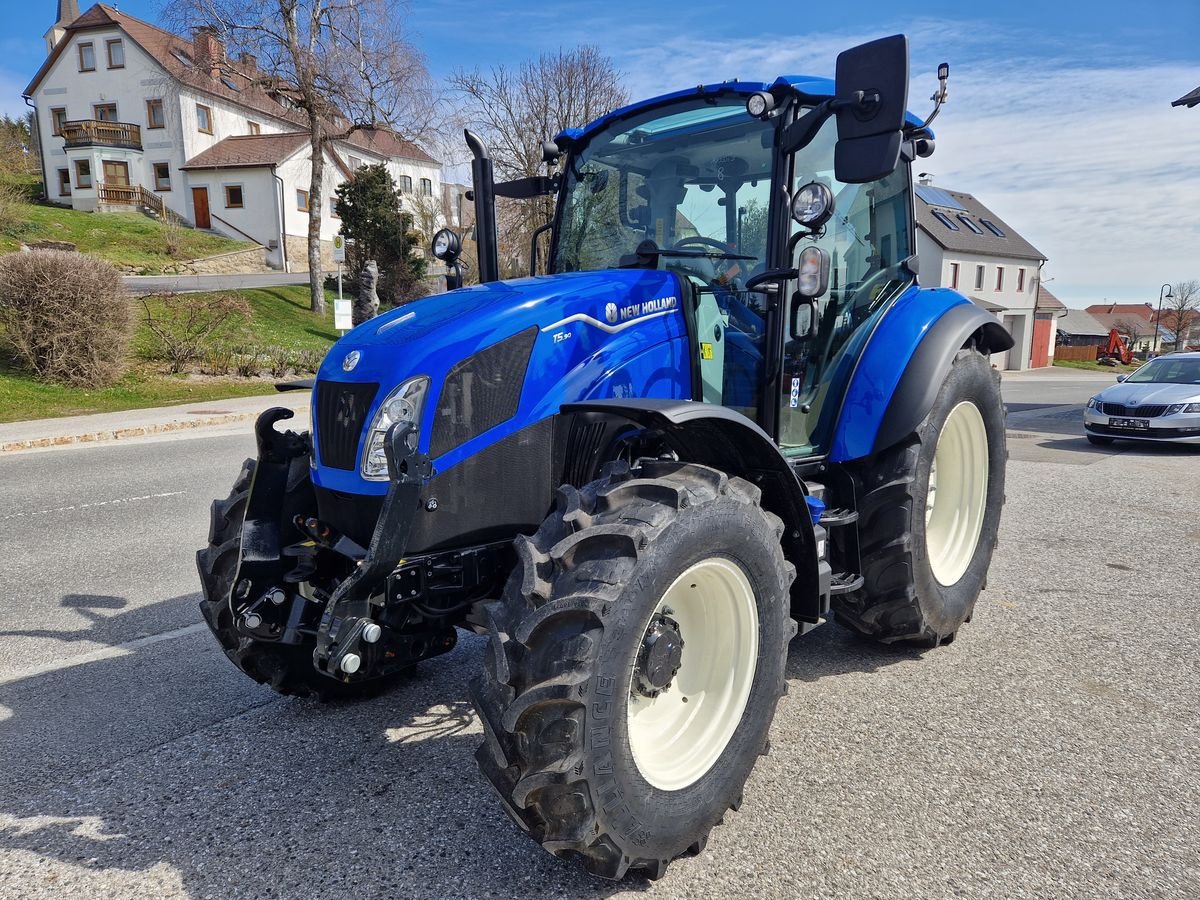 Traktor des Typs New Holland T 5.90 DC, Neumaschine in Bad Traunstein (Bild 14)