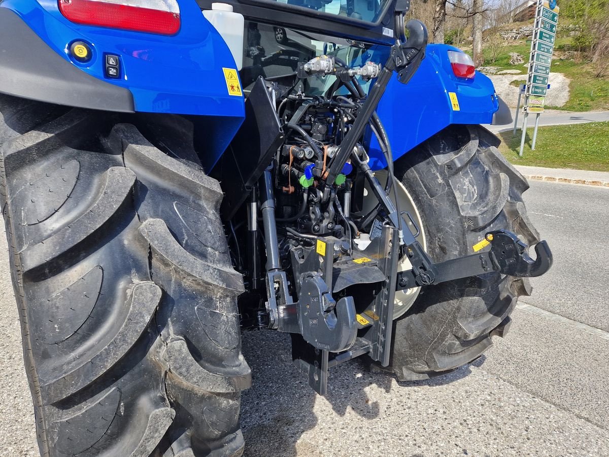 Traktor des Typs New Holland T 5.90 DC, Neumaschine in Bad Traunstein (Bild 18)