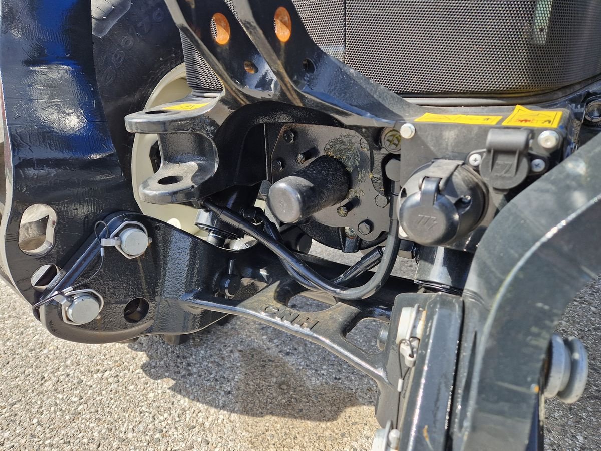 Traktor des Typs New Holland T 5.90 DC, Neumaschine in Bad Traunstein (Bild 24)