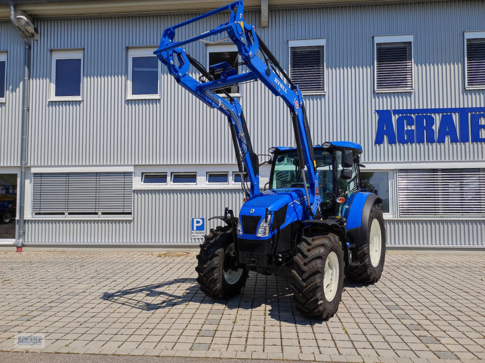Traktor des Typs New Holland T 5.90 S, Neumaschine in Salching bei Straubing (Bild 3)