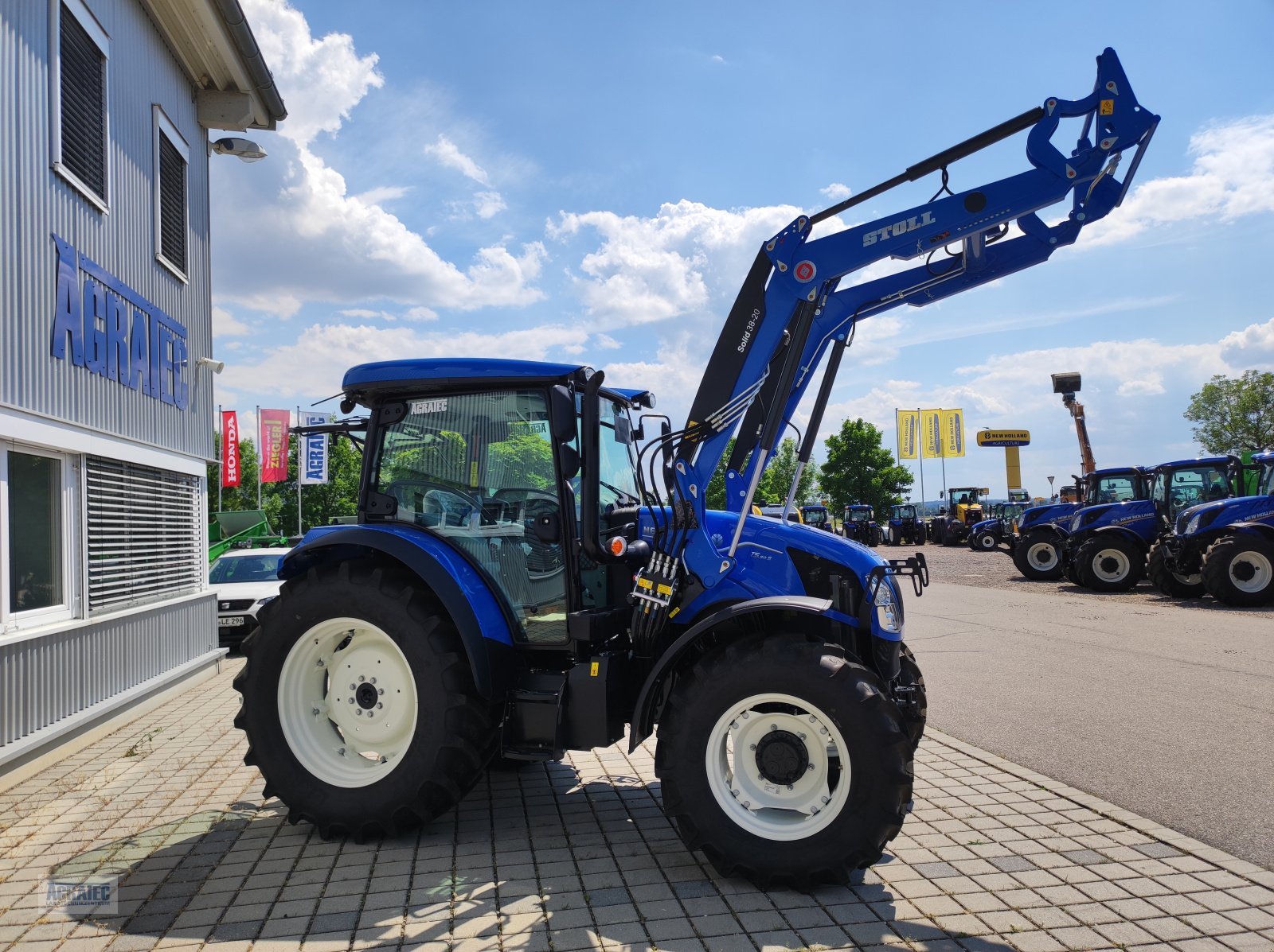 Traktor des Typs New Holland T 5.90 S, Neumaschine in Salching bei Straubing (Bild 7)