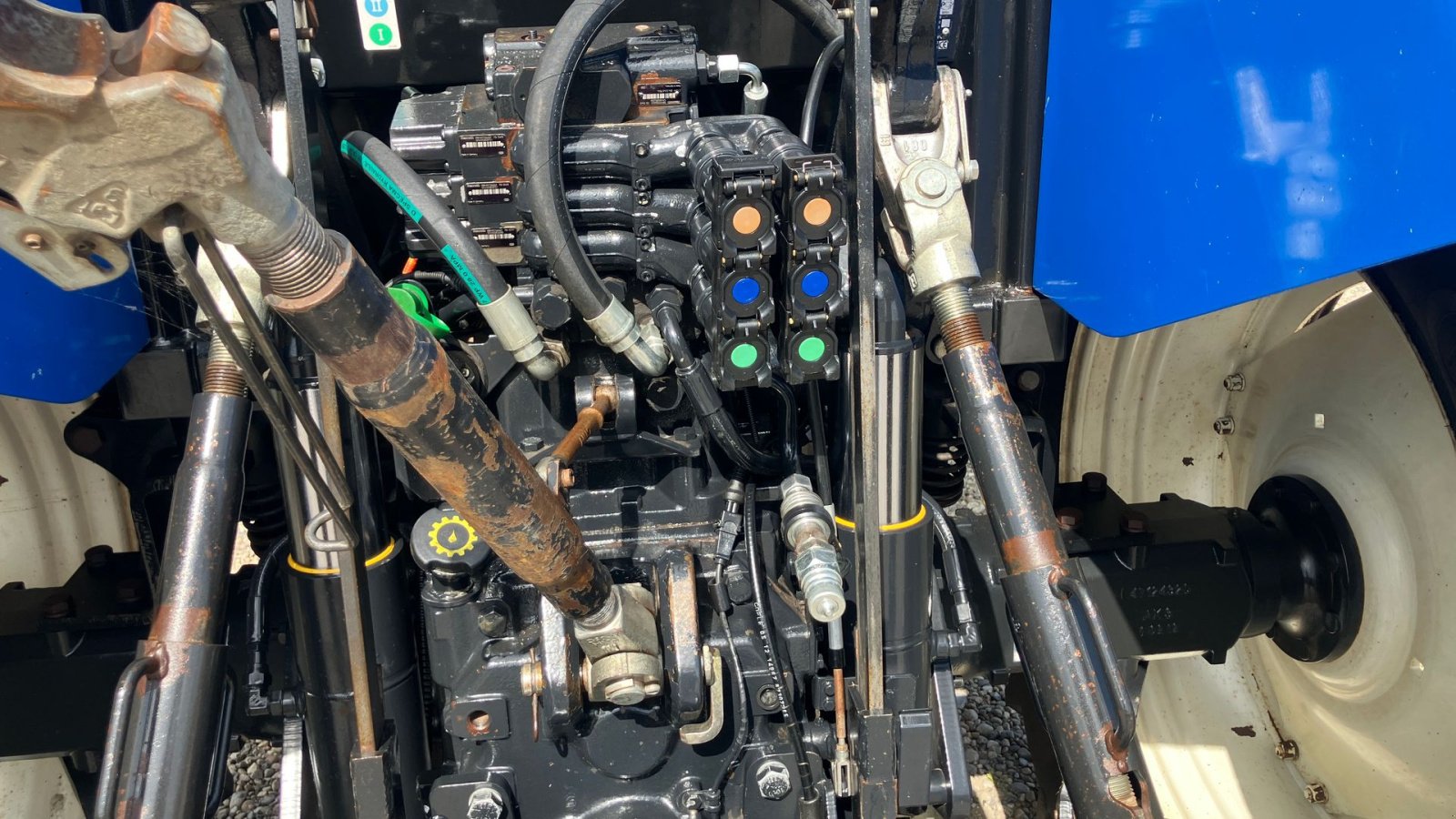 Traktor типа New Holland T 6030 DK ELITE MED LÆSSER elektrisk joystik, Gebrauchtmaschine в Rødekro (Фотография 15)