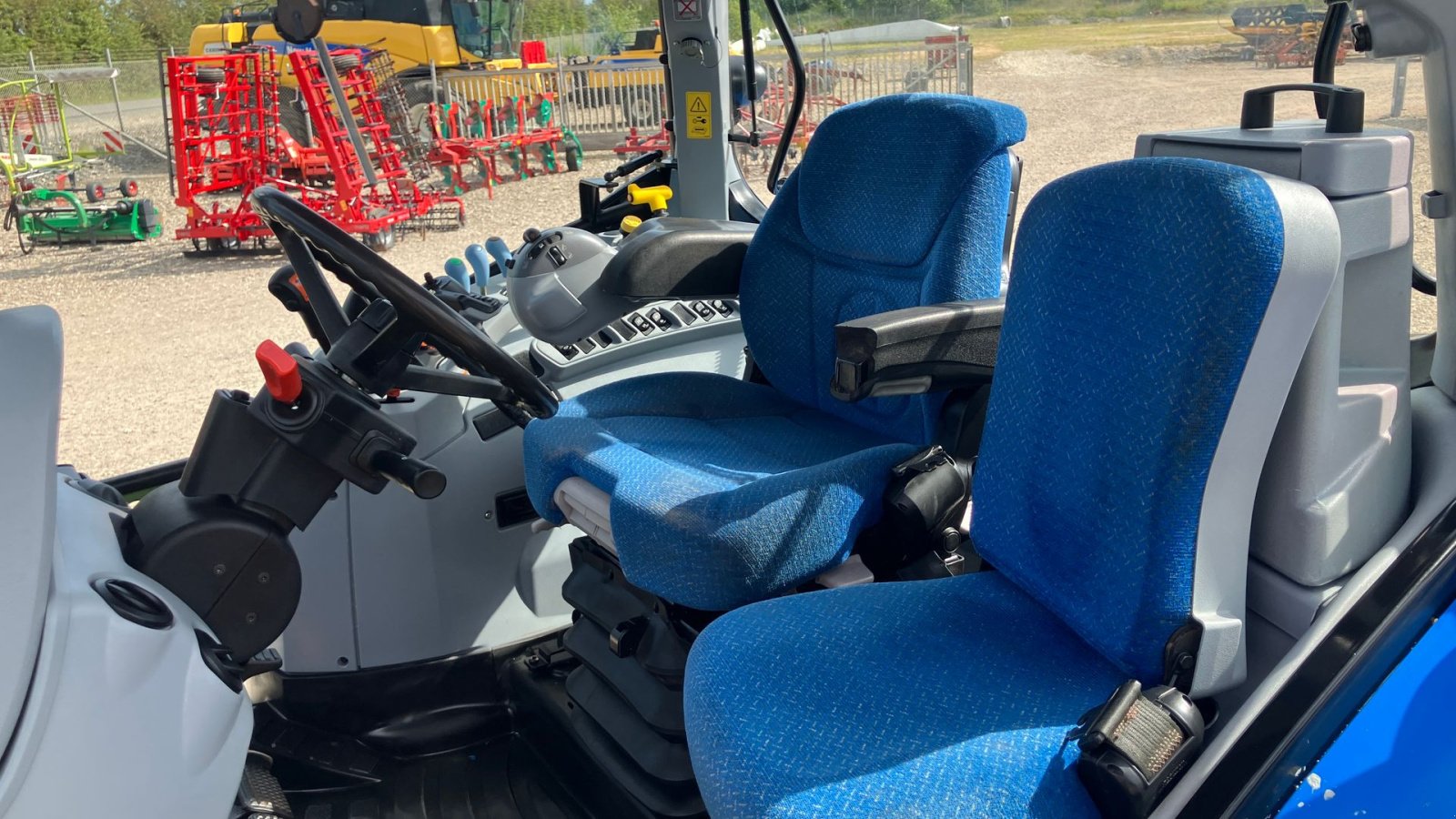 Traktor типа New Holland T 6030 DK ELITE MED LÆSSER elektrisk joystik, Gebrauchtmaschine в Rødekro (Фотография 19)