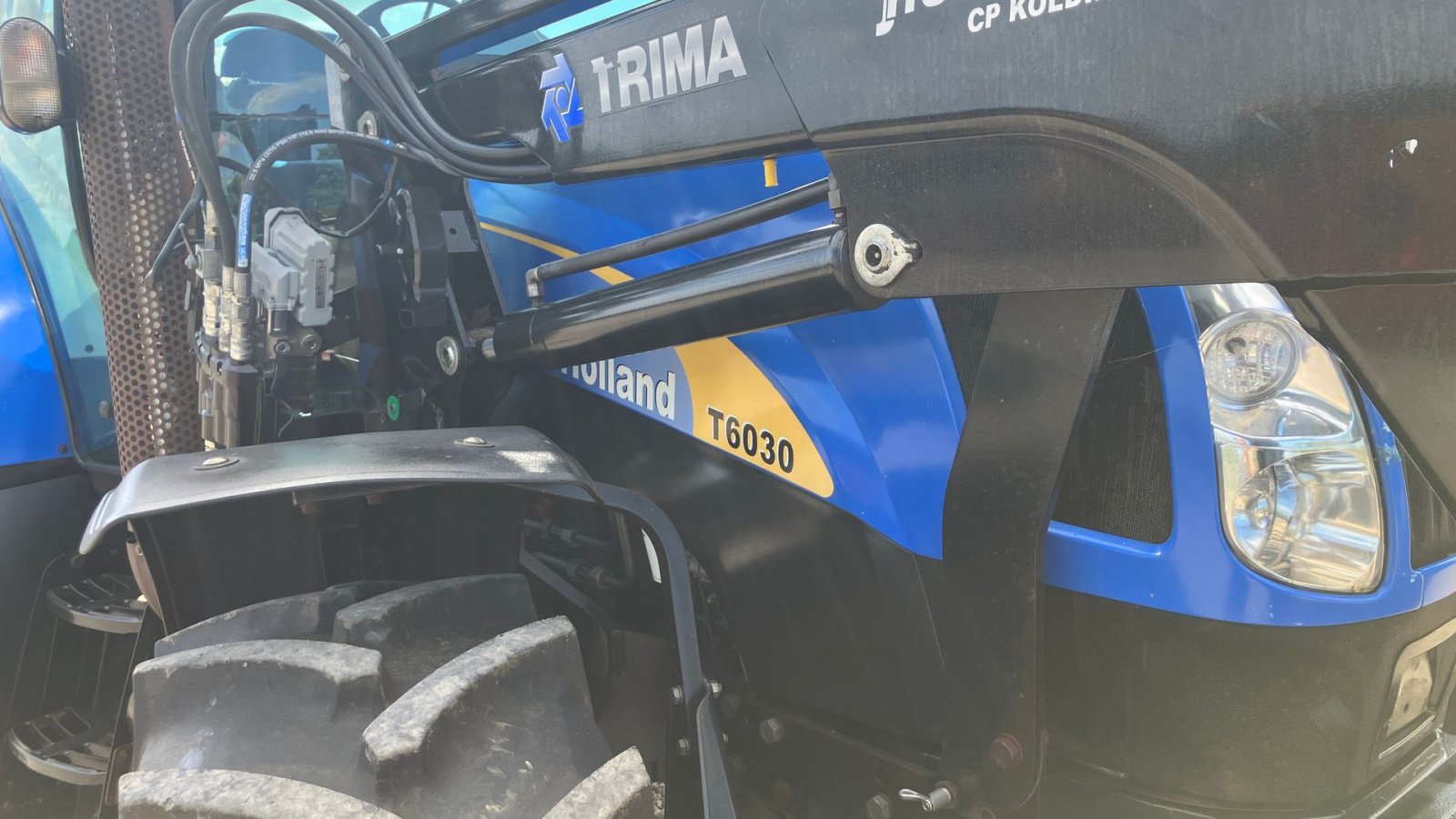 Traktor типа New Holland T 6030 DK ELITE MED LÆSSER elektrisk joystik, Gebrauchtmaschine в Rødekro (Фотография 18)