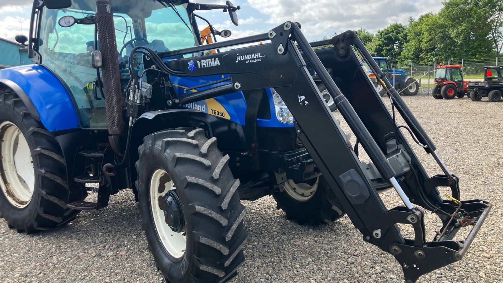 Traktor типа New Holland T 6030 DK ELITE MED LÆSSER elektrisk joystik, Gebrauchtmaschine в Rødekro (Фотография 1)