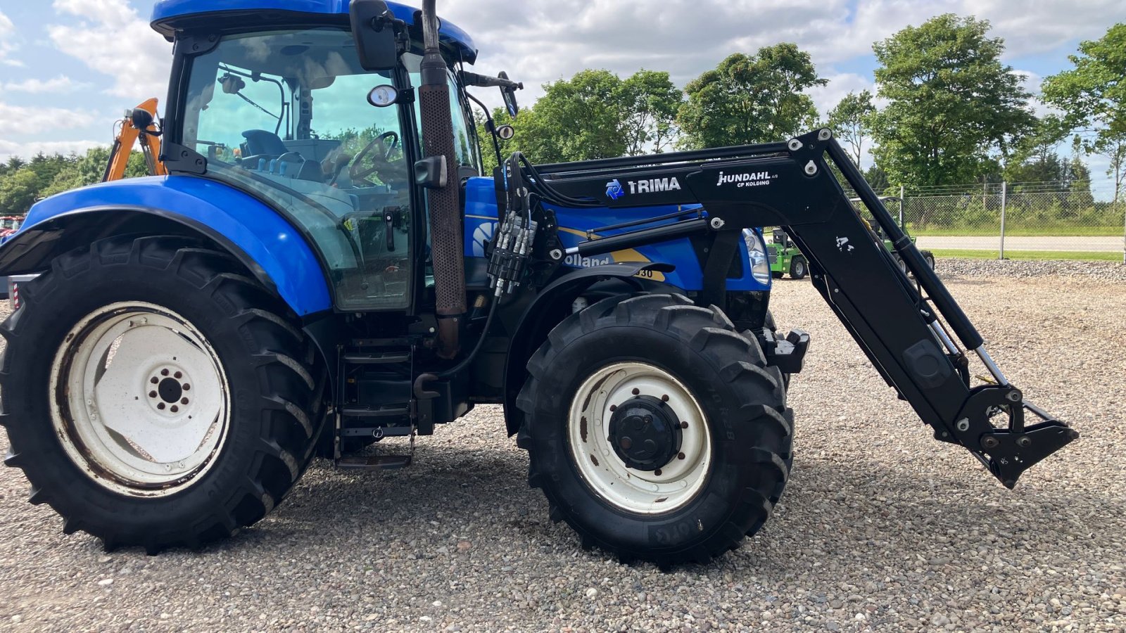 Traktor типа New Holland T 6030 DK ELITE MED LÆSSER elektrisk joystik, Gebrauchtmaschine в Rødekro (Фотография 2)