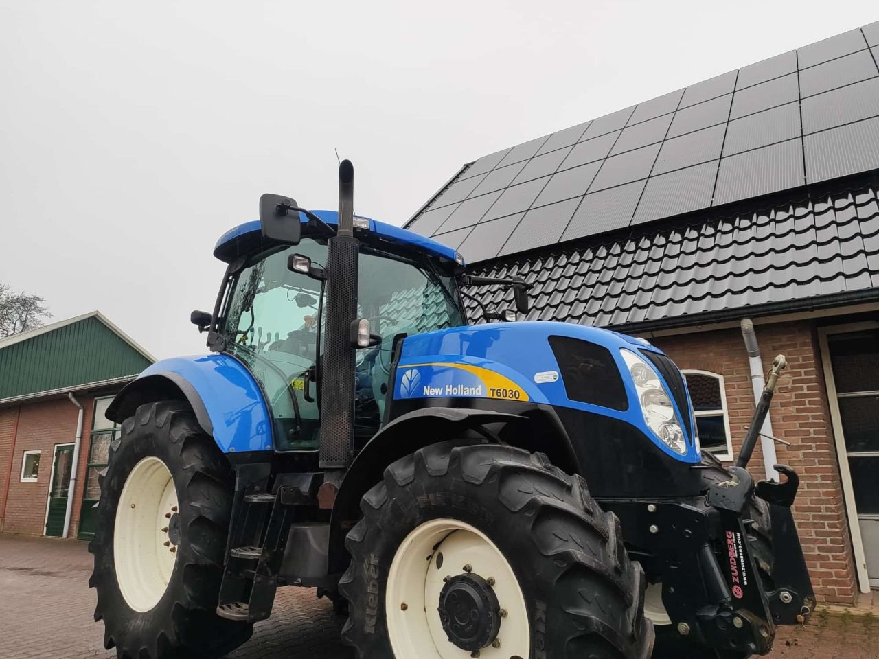 Traktor tipa New Holland T 6030 Range Command, Gebrauchtmaschine u Rouveen (Slika 1)