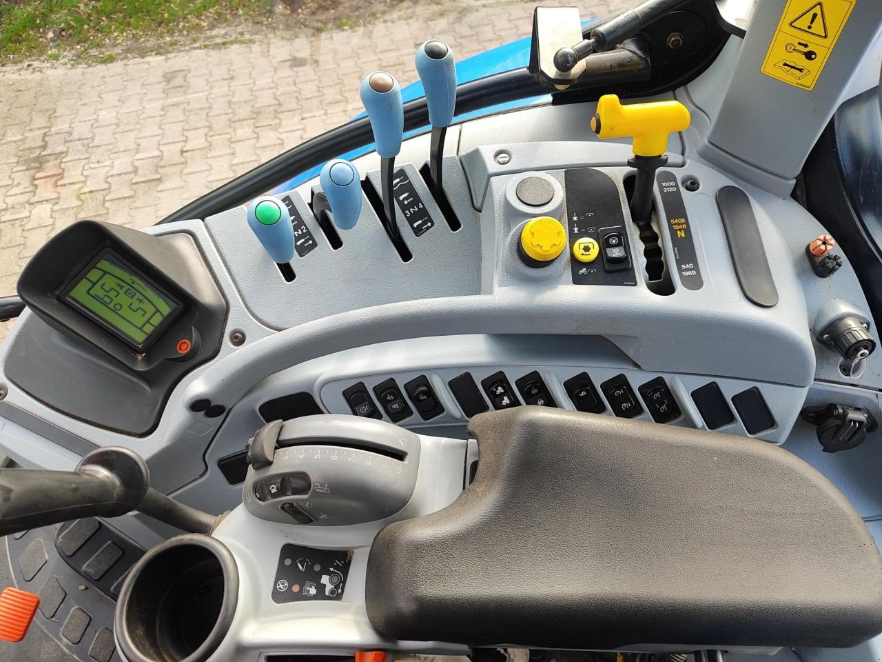 Traktor типа New Holland T 6030 Range Command, Gebrauchtmaschine в Rouveen (Фотография 5)