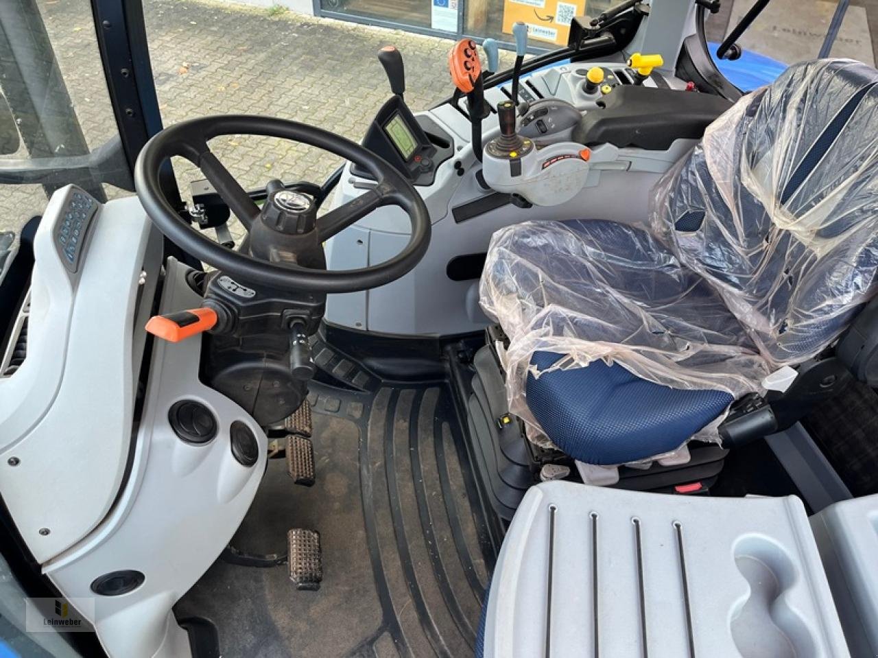 Traktor типа New Holland T 6.145 EC, Gebrauchtmaschine в Neuhof - Dorfborn (Фотография 6)