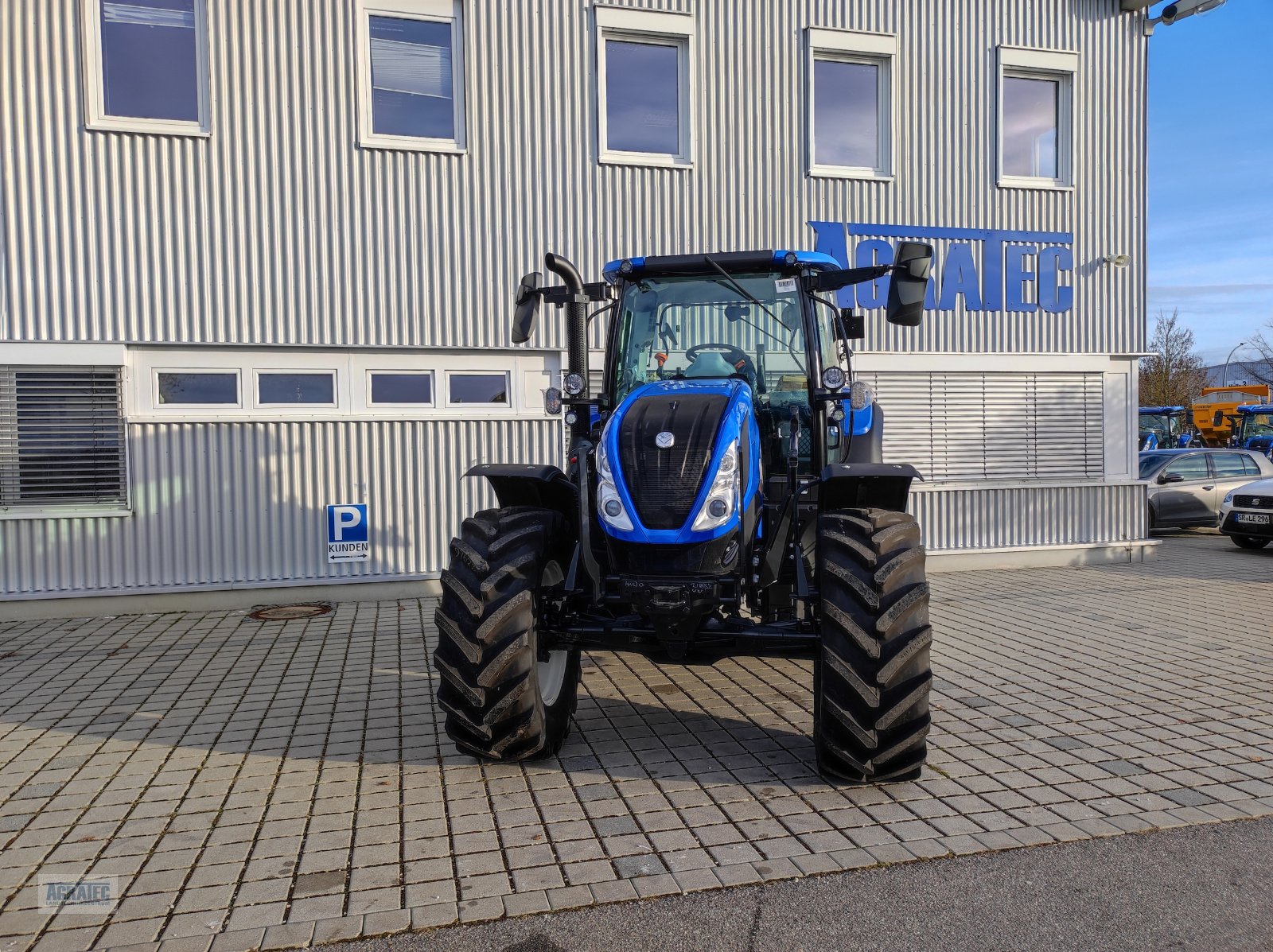 Traktor des Typs New Holland T 6.145 ElectroCommand, Neumaschine in Salching bei Straubing (Bild 3)