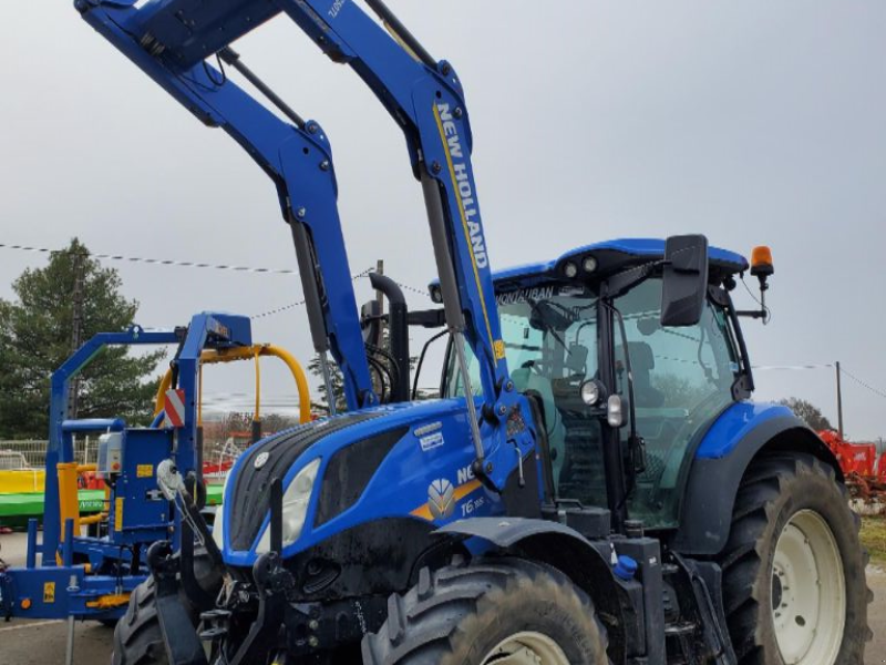 Traktor of the type New Holland T 6.155 DCT + CHARGEUR, Gebrauchtmaschine in Montauban (Picture 1)