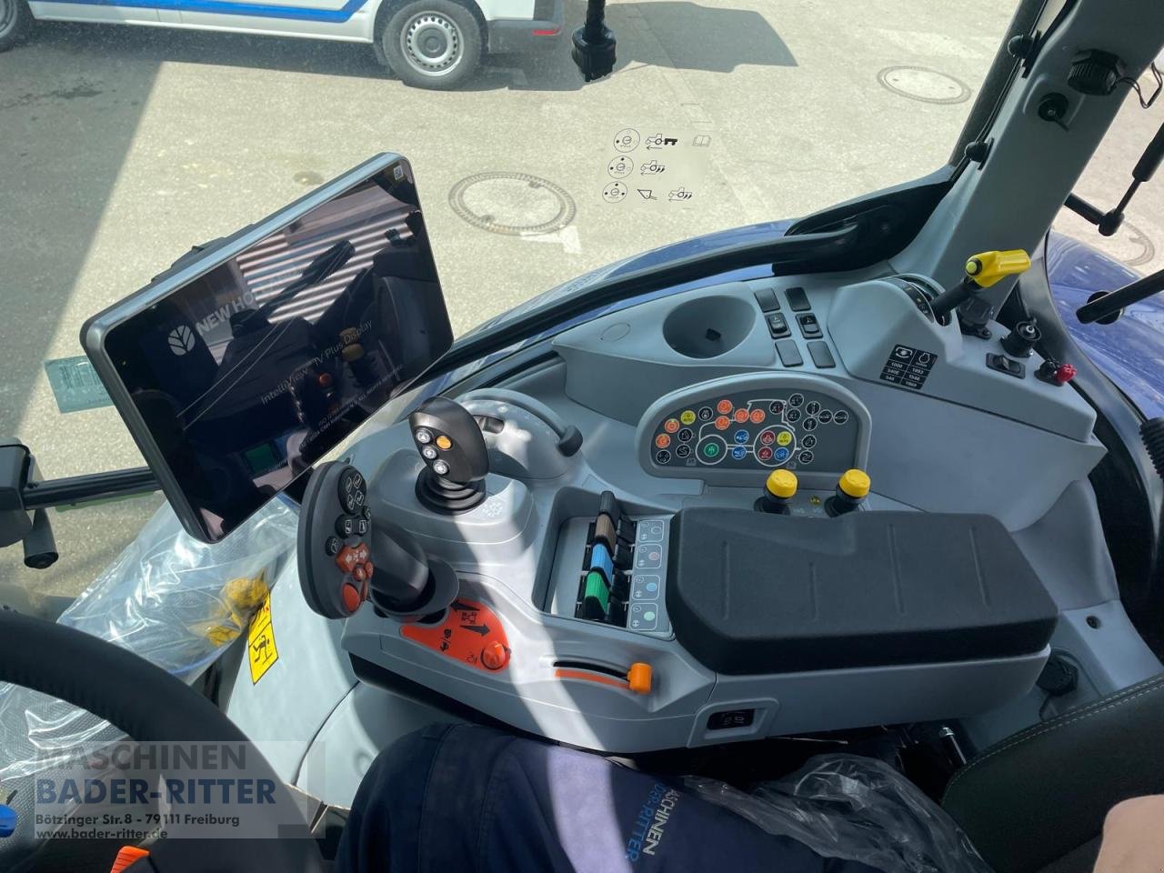 Traktor typu New Holland T 6.180 AC, Neumaschine v Freiburg (Obrázek 2)