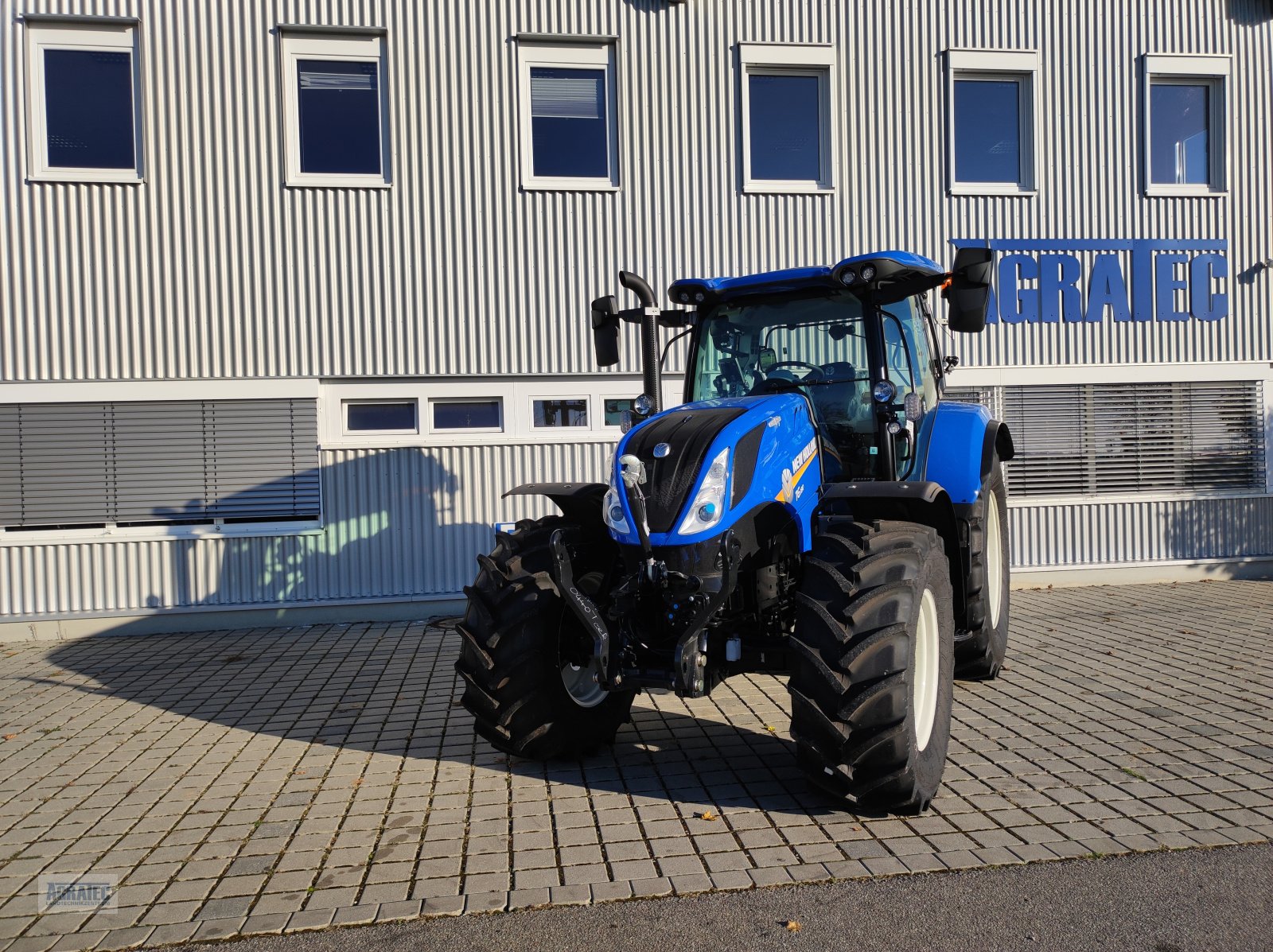 Traktor du type New Holland T 6.180 AC, Neumaschine en Salching bei Straubing (Photo 3)