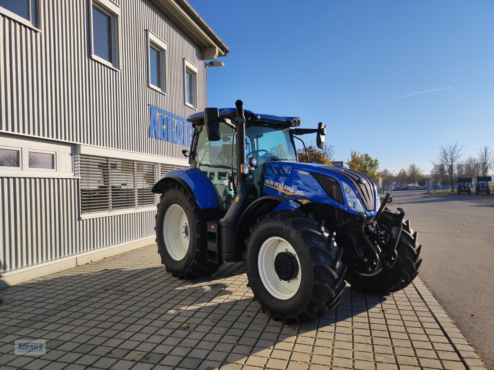 Traktor des Typs New Holland T 6.180 AC, Neumaschine in Salching bei Straubing (Bild 5)