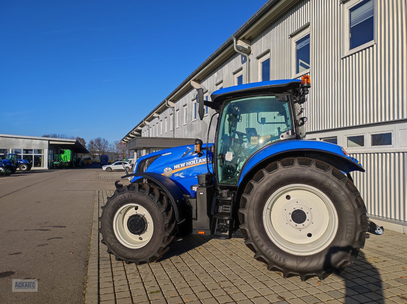 Traktor des Typs New Holland T 6.180 AC, Neumaschine in Salching bei Straubing (Bild 7)