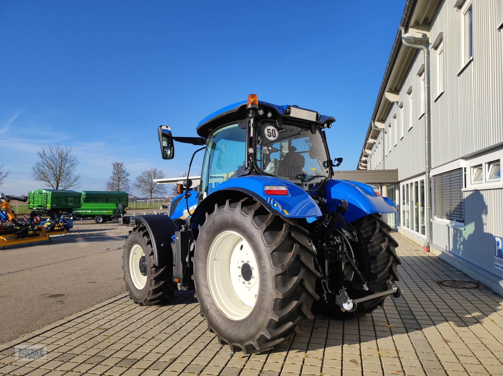 Traktor des Typs New Holland T 6.180 AC, Neumaschine in Salching bei Straubing (Bild 8)