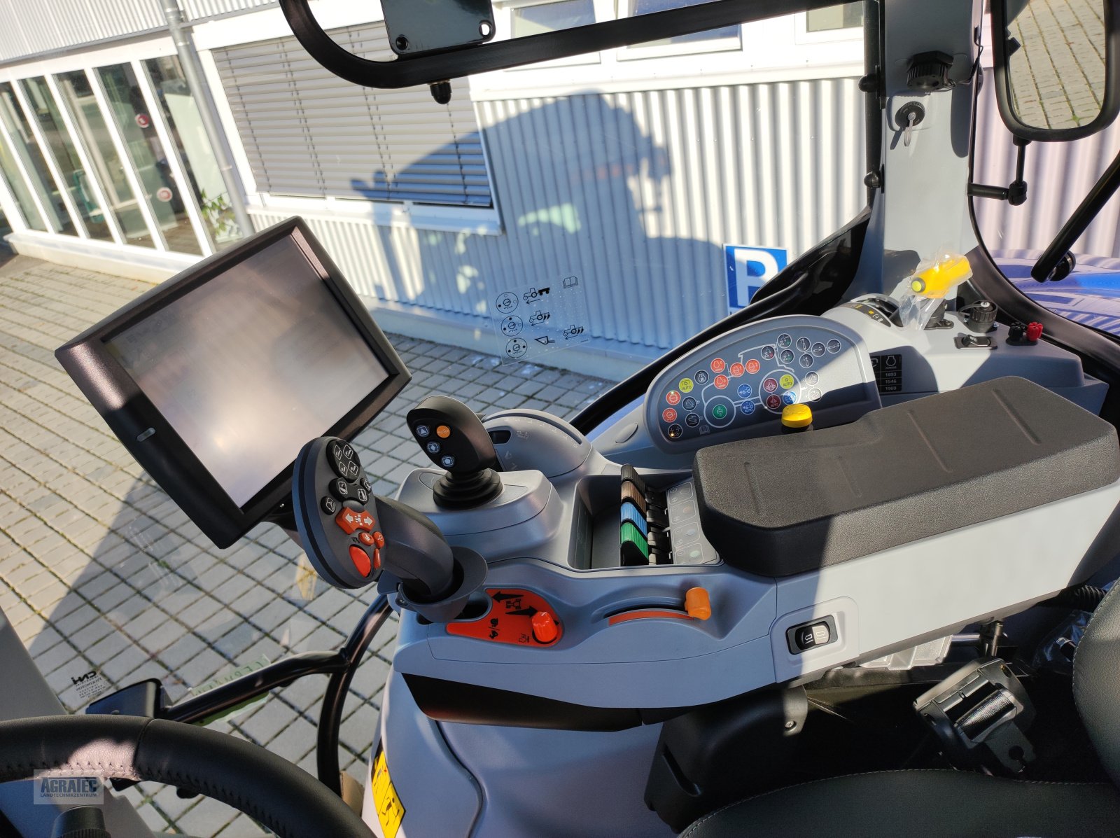 Traktor του τύπου New Holland T 6.180 AC, Neumaschine σε Salching bei Straubing (Φωτογραφία 11)