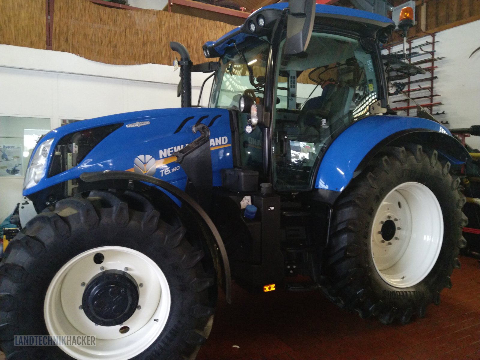 Traktor des Typs New Holland T 6.180 AC, Gebrauchtmaschine in Gotteszell (Bild 3)