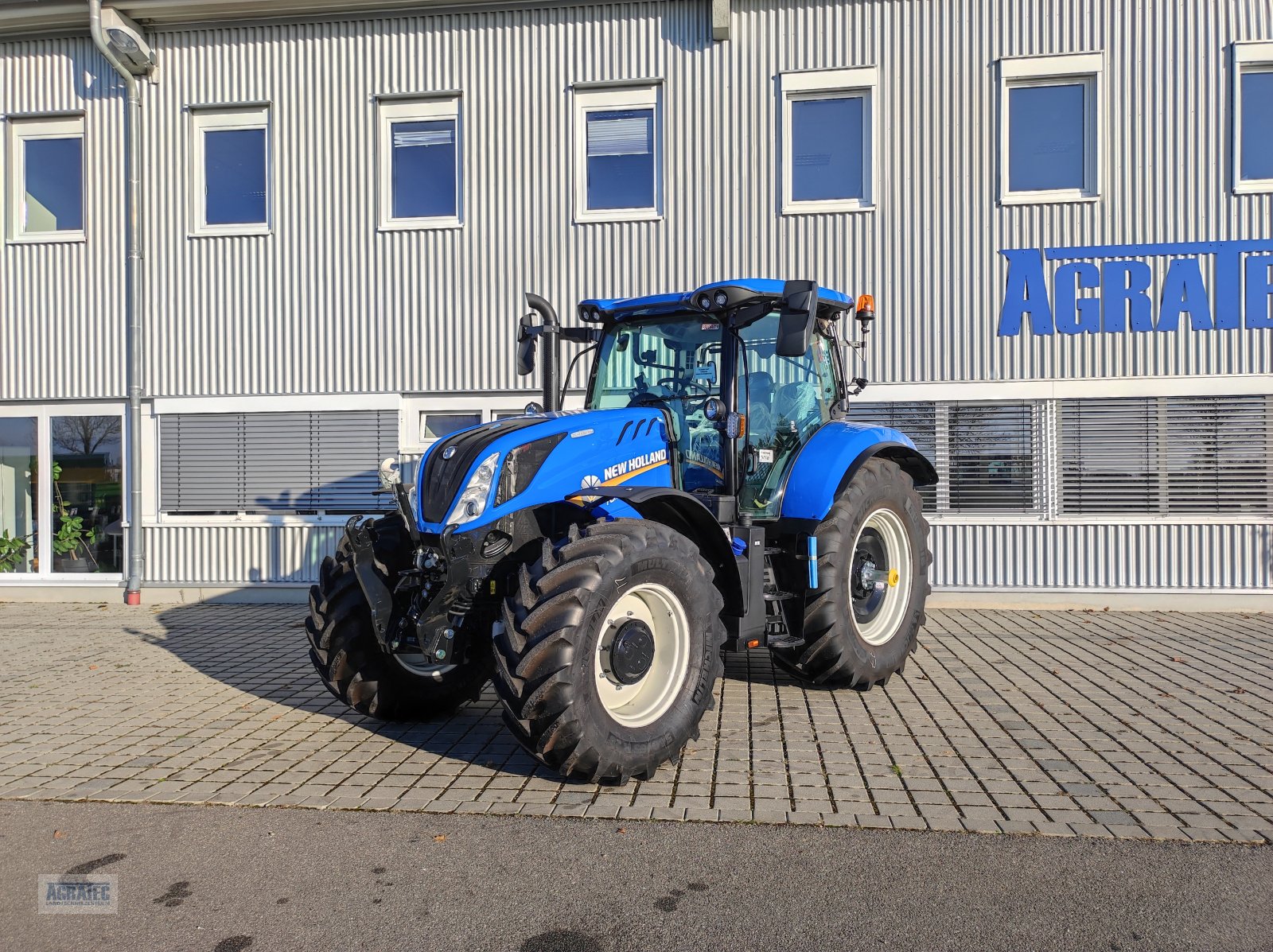 Traktor des Typs New Holland T 6.180 Dynamic Command, Neumaschine in Salching bei Straubing (Bild 2)