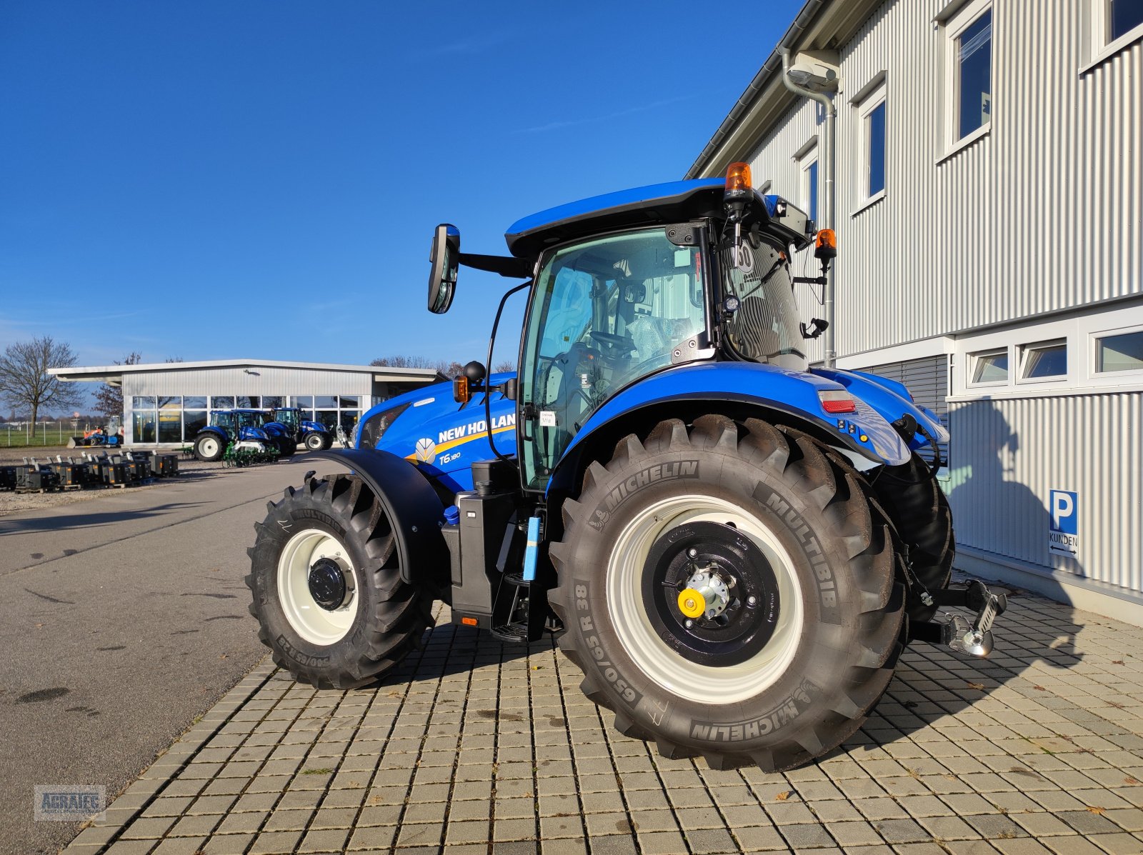 Traktor des Typs New Holland T 6.180 Dynamic Command, Neumaschine in Salching bei Straubing (Bild 8)