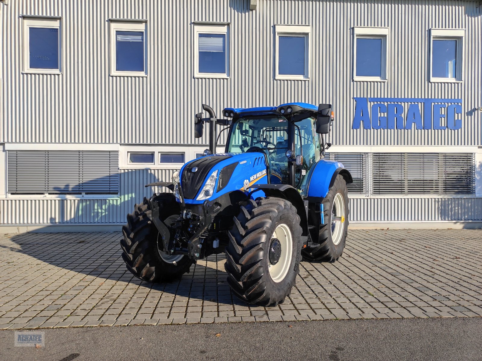 Traktor des Typs New Holland T 6.180 Dynamic Command, Neumaschine in Salching bei Straubing (Bild 2)
