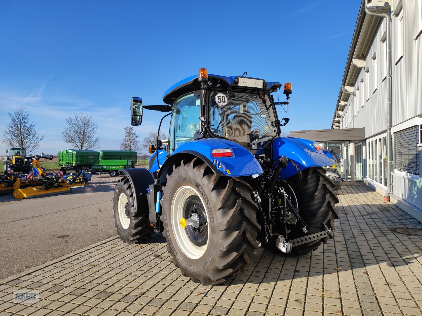 Traktor des Typs New Holland T 6.180 Dynamic Command, Neumaschine in Salching bei Straubing (Bild 9)