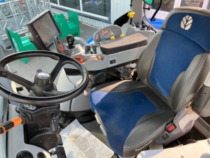 Traktor of the type New Holland T 7 175 AC, Gebrauchtmaschine in POUSSAY (Picture 5)