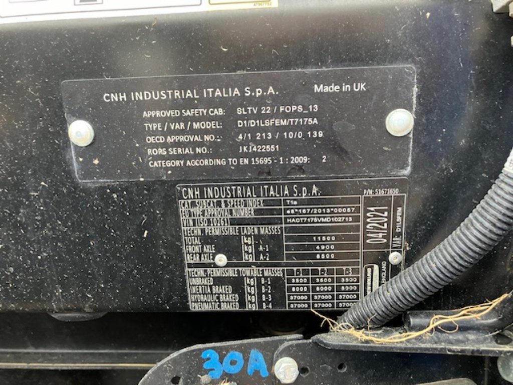 Traktor of the type New Holland T 7 175 AC, Gebrauchtmaschine in POUSSAY (Picture 9)