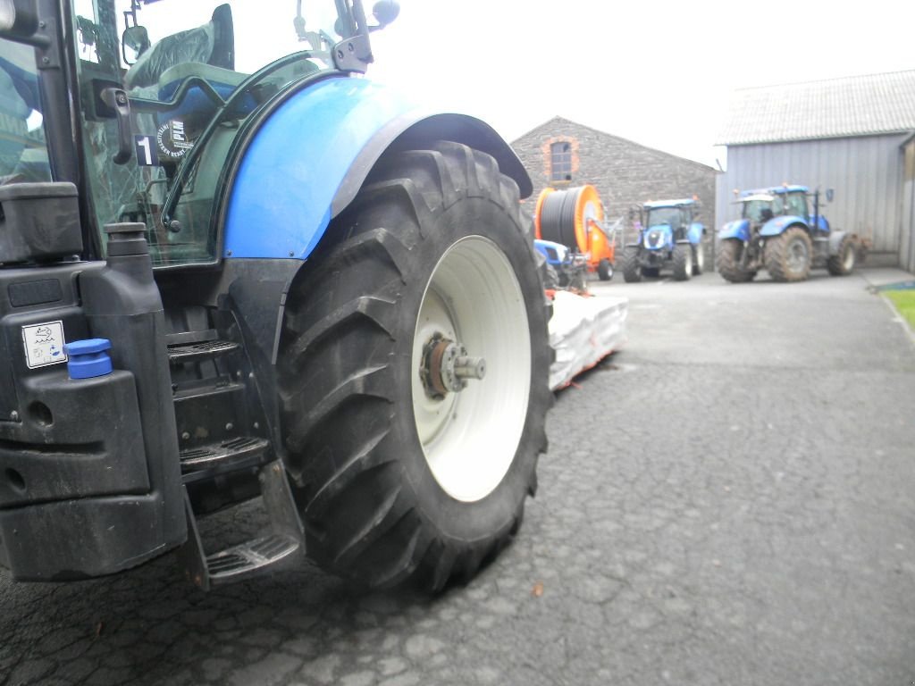 Traktor typu New Holland T 7 210 AUTO, Gebrauchtmaschine v ENNEZAT (Obrázek 3)