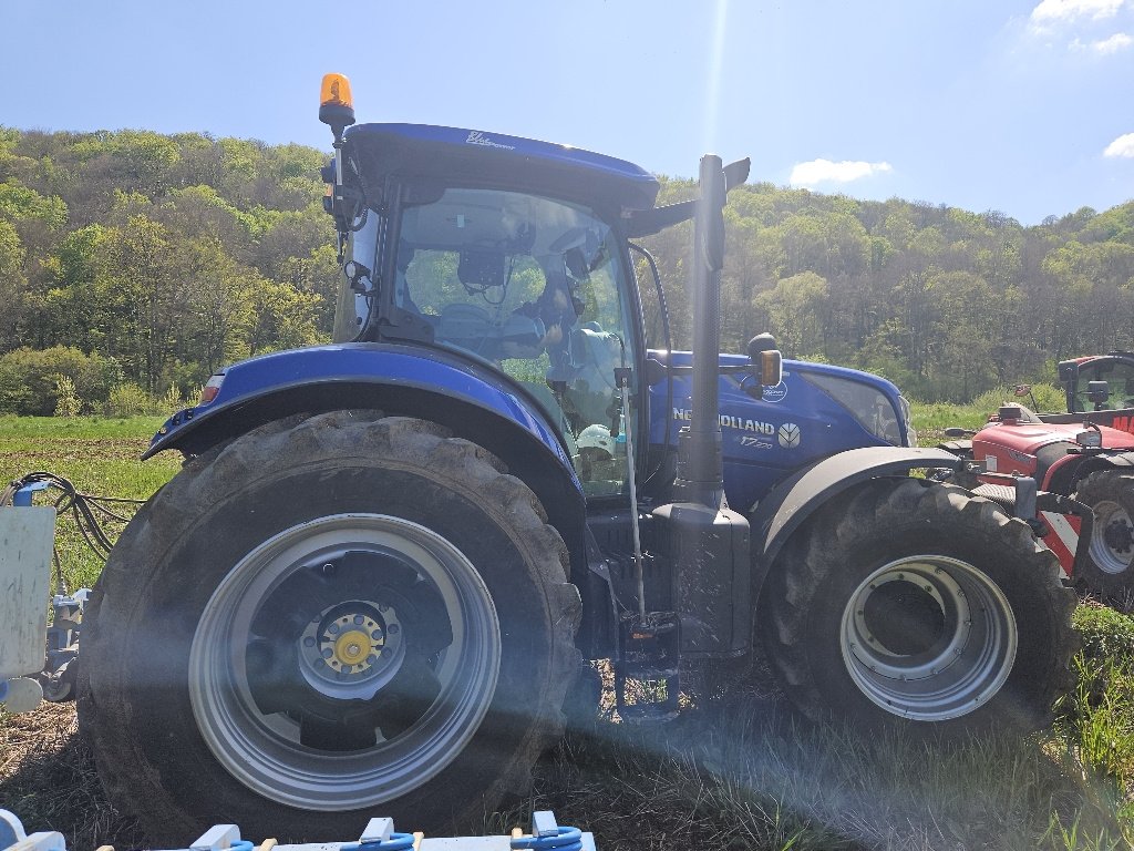 Traktor des Typs New Holland T 7 270 AC BLUE POWER, Gebrauchtmaschine in Neuilly-Crimolois (Bild 3)