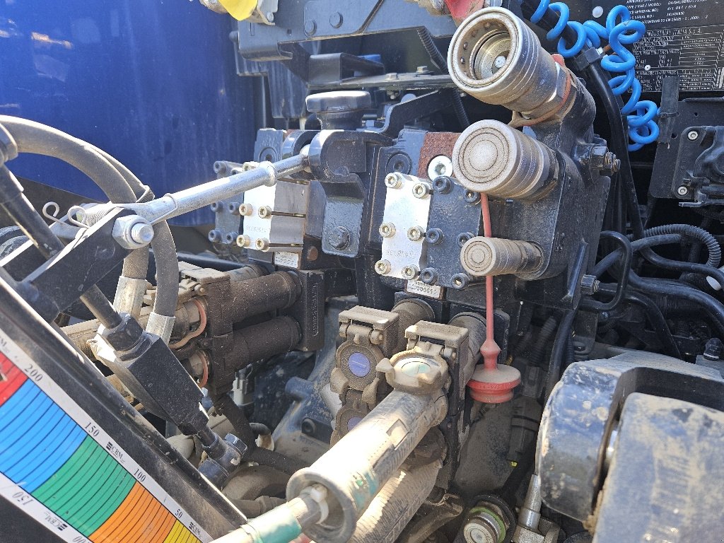 Traktor des Typs New Holland T 7 270 AC BLUE POWER, Gebrauchtmaschine in Neuilly-Crimolois (Bild 7)