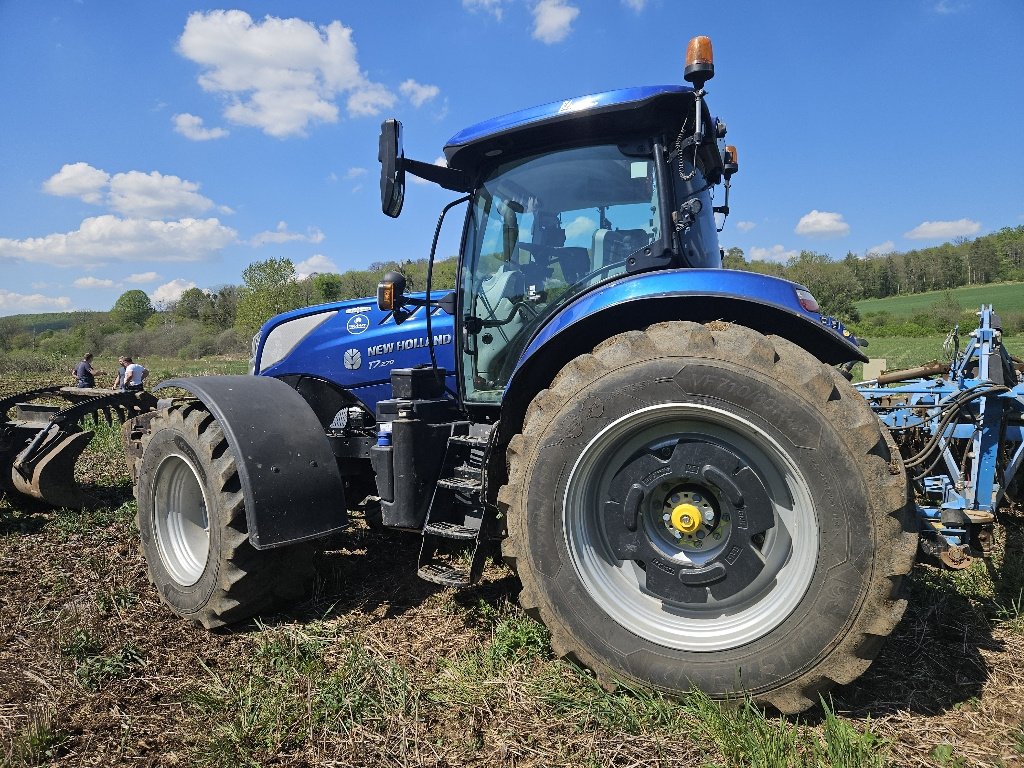 Traktor des Typs New Holland T 7 270 AC BLUE POWER, Gebrauchtmaschine in Neuilly-Crimolois (Bild 4)