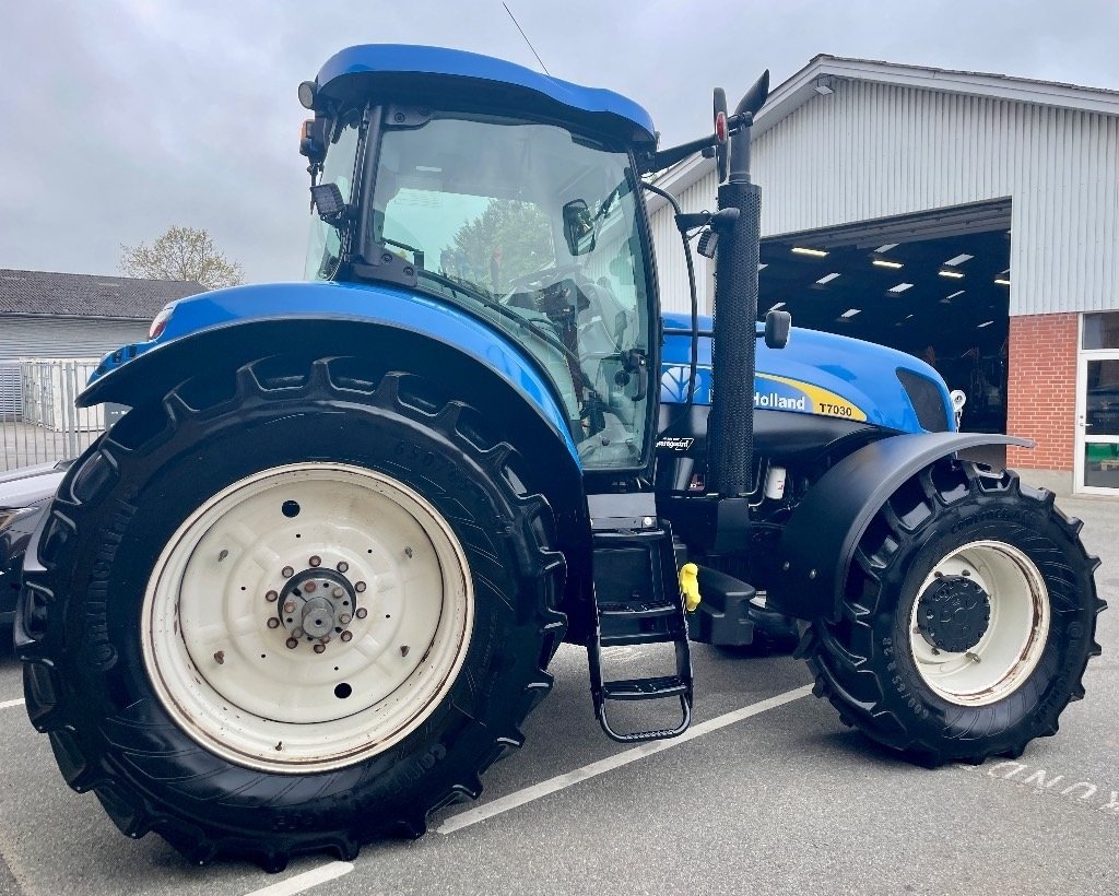 Traktor des Typs New Holland T 7030, Gebrauchtmaschine in Vrå, Frejlev, Hornslet & Ringsted (Bild 5)