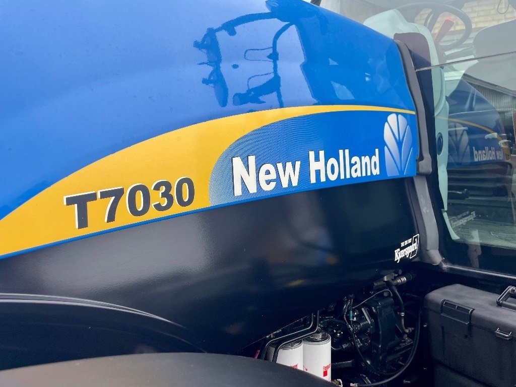 Traktor des Typs New Holland T 7030, Gebrauchtmaschine in Vrå, Frejlev, Hornslet & Ringsted (Bild 2)