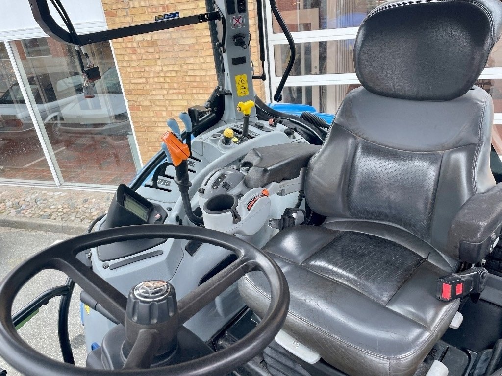 Traktor des Typs New Holland T 7030, Gebrauchtmaschine in Vrå, Frejlev, Hornslet & Ringsted (Bild 8)