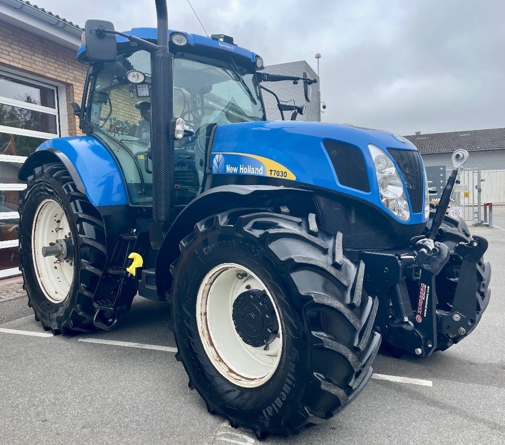 Traktor des Typs New Holland T 7030, Gebrauchtmaschine in Vrå, Frejlev, Hornslet & Ringsted (Bild 4)