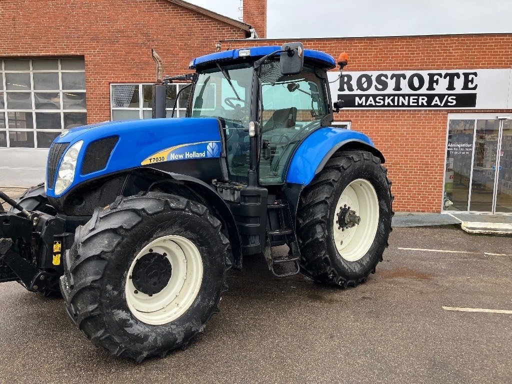 Traktor tipa New Holland T 7030, Gebrauchtmaschine u Mern (Slika 1)