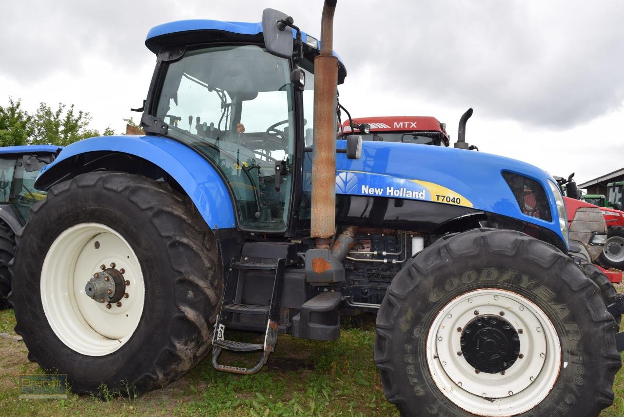 Traktor типа New Holland T 7040, Gebrauchtmaschine в Oyten (Фотография 1)