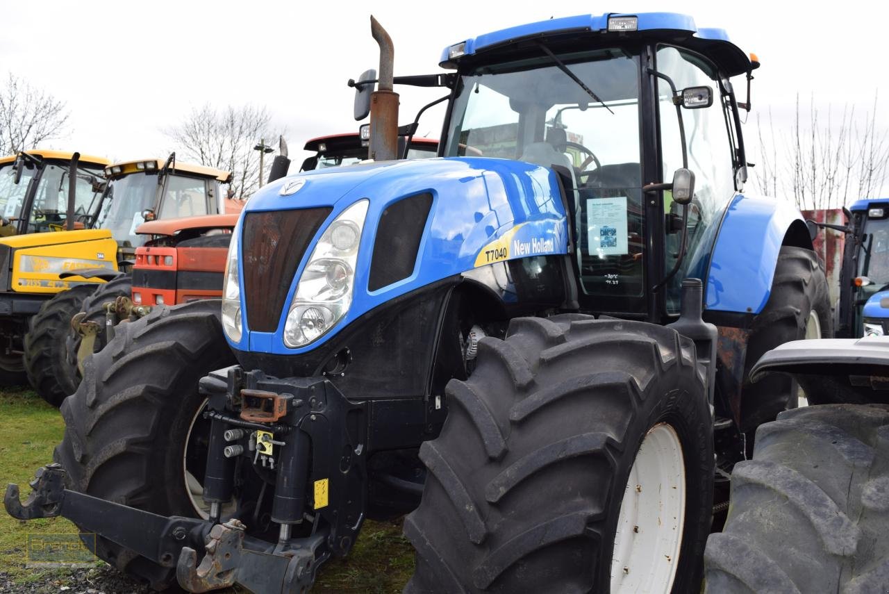 Traktor of the type New Holland T 7040, Gebrauchtmaschine in Oyten (Picture 2)