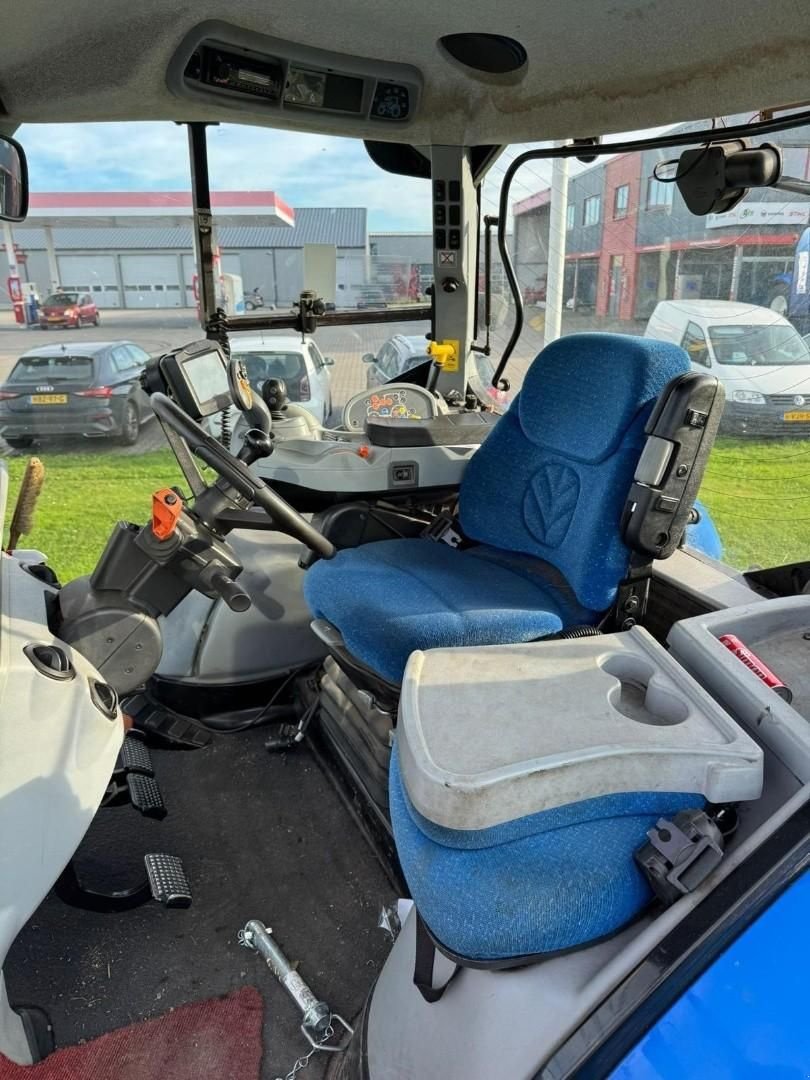 Traktor des Typs New Holland T 7040, Gebrauchtmaschine in Hapert (Bild 7)