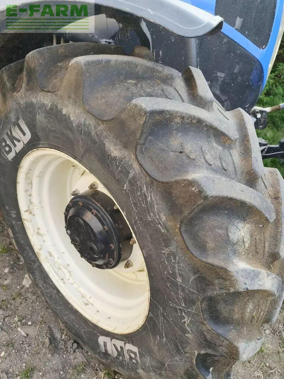 Traktor от тип New Holland t 7.210 classic, Gebrauchtmaschine в CHAUVONCOURT (Снимка 7)